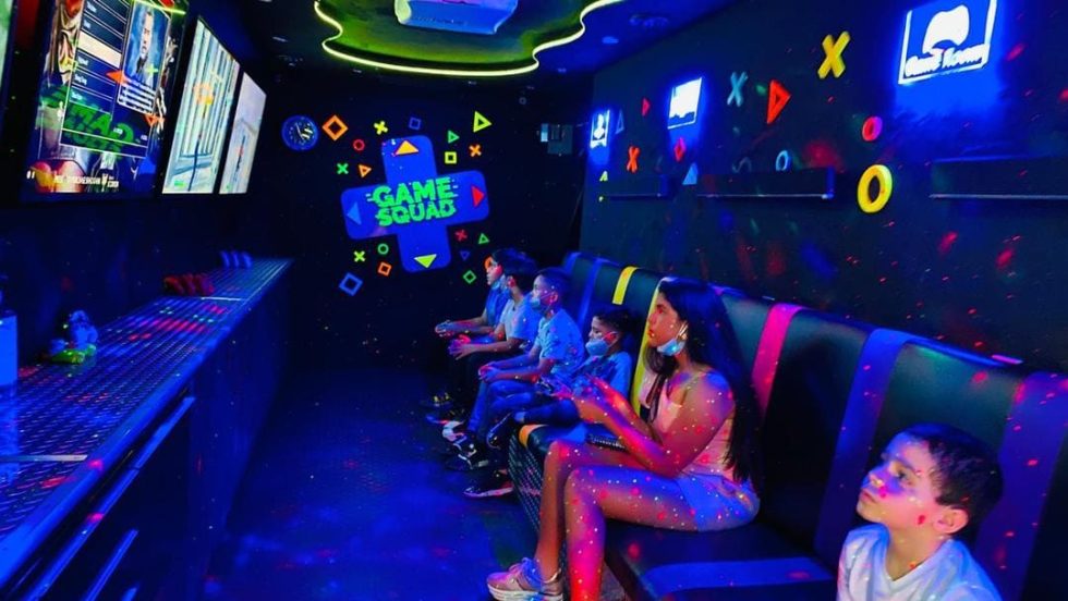 video-game-truck-birthday-party-2024-rent-now-305-910-3644